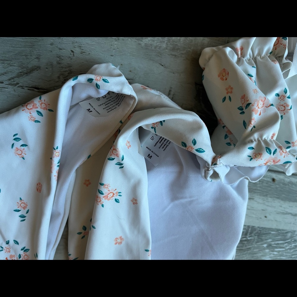 Floral Ruffle Bikini - Picture 4 of 4
